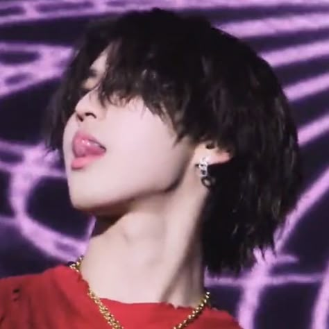 Han Wavy Hair, Han Jisung Tongue, Han Curly Hair, Han Jisung Curly Hair, 2023 Curly Hair, Piercing Eyebrow, Hair Png, Eyebrow Piercing, Cathedral Veil