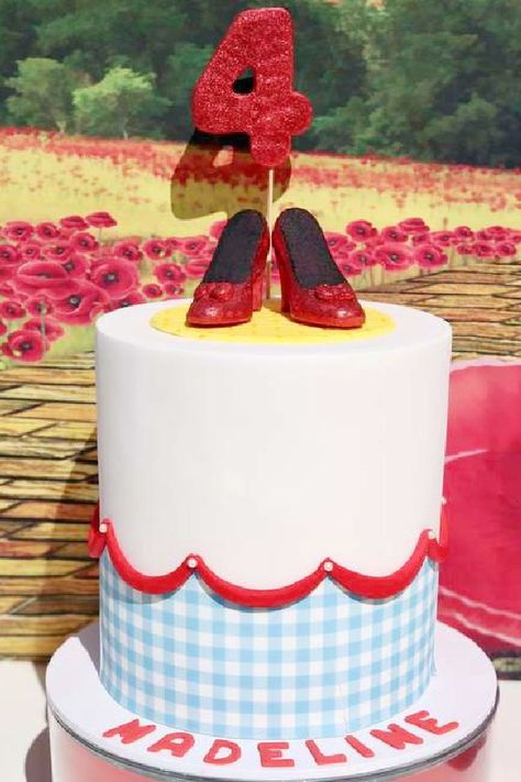 Wizard Of Oz Cake, Wizard Of Oz Birthday Party, Wizard Of Oz Birthday, Girls Birthday Party Themes, Kids Birthday Theme, Bridal Shower Cakes, 1st Birthday Cake, Holiday Cakes, Gorgeous Cakes