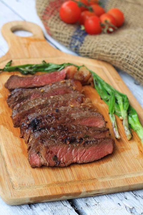 Eat Your Heart Out: Recipe: Korean-style Marinated Steak with Grilled Scallions (Bobby Flay) How To Cook Ribeye, Cooking Ribeye Steak, Ribeye Steak Recipes, Pan Seared Steak, Infused Butter, Food Charlatan, Seared Steak, Perfect Steak, Steak Marinade