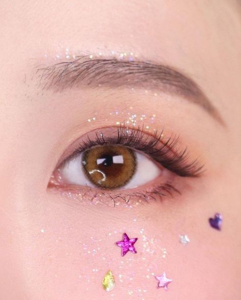 Eye Makeup Concert, Concert Eye Makeup, Makeup Concert, Soft Girl Makeup, Artsy Makeup, Concert Makeup, Cute Eye Makeup, Pinterest Makeup, Eye Makeup Designs