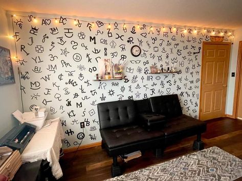 Western Brand Wall, Western Accent Wall, Western Room Ideas, Brand Wall, Cowboy Room, Country Bedroom Decor, Western Rooms, Baby Playroom, Cattle Brands