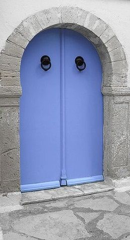 Blue Front Door Colors, Periwinkle Cottage, Bright Front Doors, Blue Front Door, Beautiful Front Doors, Door Colors, Front Door Colors, Blue Door, Beautiful Doors