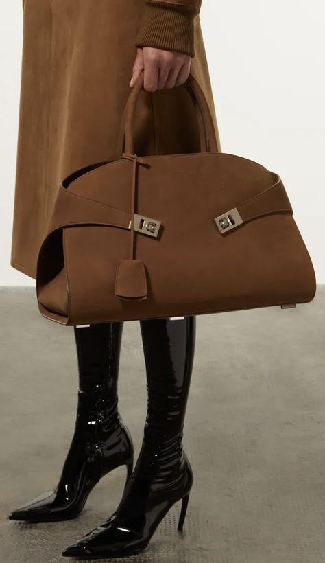 Nyc Fashion Winter, Ferragamo Bag, My Style Bags, Resort 2024, Bag Obsession, Fancy Bags, Tk Maxx, Stylish Bag, Women's Bags