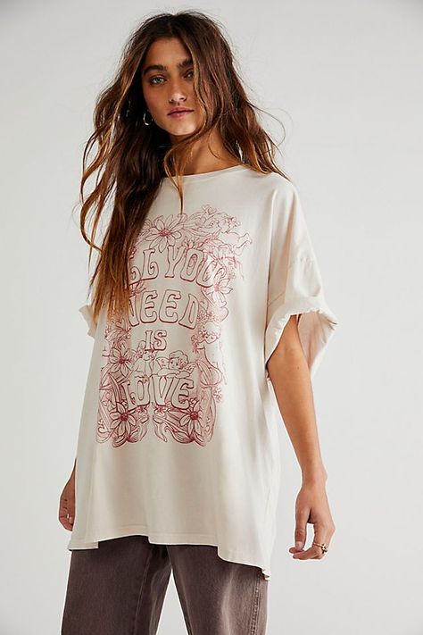 Tshirt Printing Design, Oversized Graphic Tee, Free People Clothing, Graphic Tees Vintage, Graphic Quotes, Vintage Inspired Design, All You Need Is Love, Cut Off Shorts, Tee Dress