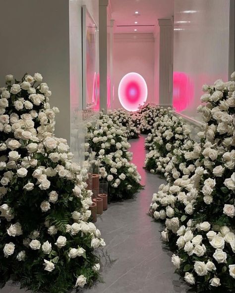 Kylie Jenner House, Luxurious Lifestyle, Nothing But Flowers, Aura Colors, Flower Therapy, Luxury Flowers, Pretty Flowers, Photo Dump, Kylie Jenner