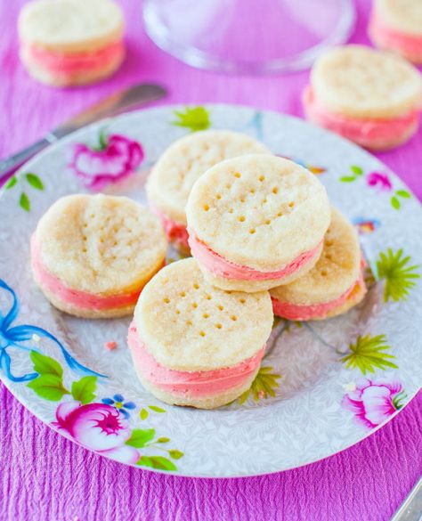 My families favorite Cream Wafer Sandwich Cookies-original recipe from Betty Crocker cookbook :) averiecooks.com Cream Wafer Cookies Recipe, Cream Wafer Cookies, Wafer Cookies Recipe, Wafer Sandwich Cookies, Wafer Cookie Recipe, Wafer Cookie, Christmas Cookie Recipes Holiday, Cookie Sandwich Recipes, Cookie Table