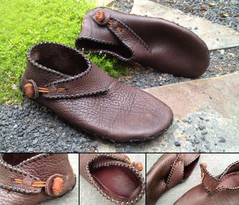 Scandinavian Turnshoe Diy Moccasins, Homemade Shoes, Medieval Shoes, Make Your Own Shoes, Viking Shoes, Historical Shoes, Diy Leather Projects, Diy Slippers, Leather Armor