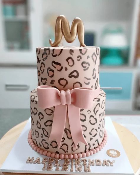 Leopard Cake Design Images (Leopard Birthday Cake Ideas) Leopard First Birthday Party, Leopard Birthday Party Ideas, Leopard Birthday Cake, Cheetah Birthday Cakes, Cheetah Print Cakes, Cheetah Birthday Party, Cheetah Cakes, Leopard Cake, Leopard Print Cake