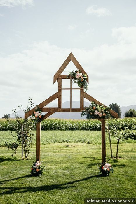 Outdoor Wedding Chapel Ideas, Timber Frame Wedding Arch, Outdoor Arch Wedding, Arch Decor Ideas, Wedding Ceremony Decor Ideas, Outdoor Arch, Ceremony Decor Ideas, Outdoor Chapel, Flower Arches