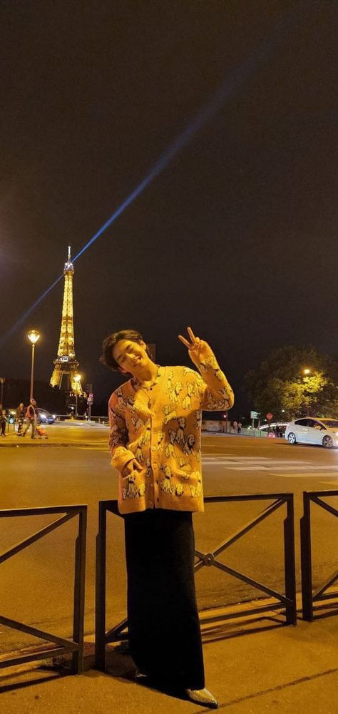 lockscreens taehyung lockscreens v wallpaper taehyung wallpaper v Taehyung In Paris Wallpaper, Taehyung Layover Wallpaper, Layover Taehyung Wallpaper, Bf Taehyung, Taehyung Paris, Taehyung In Paris, Romantic Bf, V In Paris, Photos In Paris