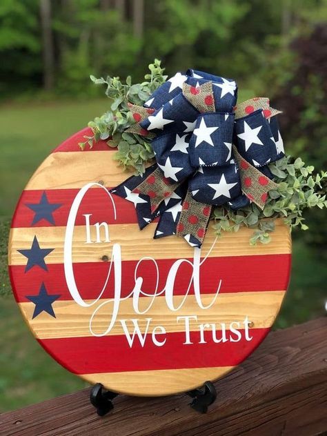 Red White And Blue Signs Diy, Red White And Blue Wood Crafts, Patriotic Door Hangers Wooden, Memorial Day Door Hanger, July 4th Door Hangers, Door Rounds Diy, Round Wood Door Hangers, Wood Rounds Crafts, Wood Circle Door Hanger