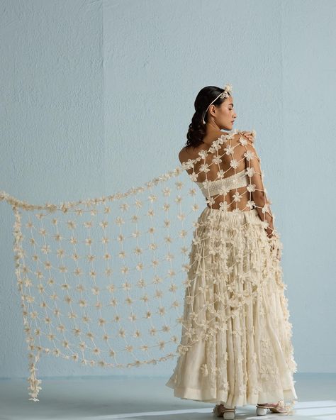 Moon dupatta is inspired by the traditional “phoolon ki chaddar”! Hundreds of white flowers are joined with pearls to create this valence that testifies our love for handmade🫶 Hope you like it as much as we loved making it. www.diariesofnomad.com #flowerdupatta #whiteflowers #diariesofnomad #phoolonkichaadar #handmadeflowers Flower Dupatta For Bride, Photos Recreate, Flower Dupatta, Marriage Design, Backless Blouse Designs, Backless Blouse, Princess Jasmine, Handmade Flowers, Our Love