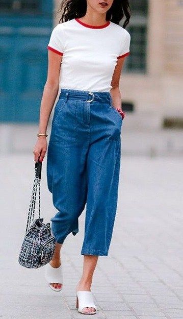 style heeled mules with jeans White Mule Heels Outfit, Mules Sandals Outfit, Black Heeled Mules Outfit, Black Mules Outfit Block Heels, Mule Heel Outfit, Mule Sandals Outfit, Mules With Jeans, Black Mules Outfit, Heel Mules Outfit