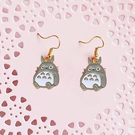 Totoro Earrings, Studio Ghibli Anime, Earrings Anime, Ghibli Anime, Free Barbie, Honey Bee Earrings, Japan Cute, Hot Topic Jewelry, Anime Earrings