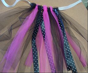 Tutu Craft for Girls - How To Make A Tutu. Could do this for my flower girls that way its exactly the colors i want and the style i want!! Ribbon Tutu Diy, Tutu Craft, Ribbon Tutu, No Sew Tutu, How To Make Tutu, Handmade Tutu, Diy Tutu, Sewing Elastic, Tulle Tutu