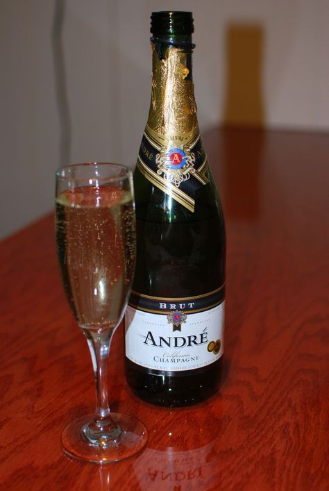 Andre Andre Champagne, Champagne Taste, Taste Test, Taste Testing, New Years Eve, Beer Bottle, Champagne, Beer, Drinks