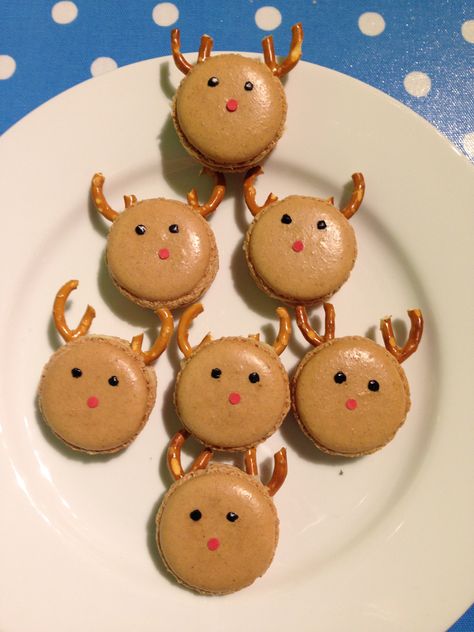 Reindeer Macarons Reindeer Macarons, Macaroon Recipes, French Macarons, Biscuit Cookies, Homemade Cakes, Macaroons, Christmas Food, Macarons, Food Art