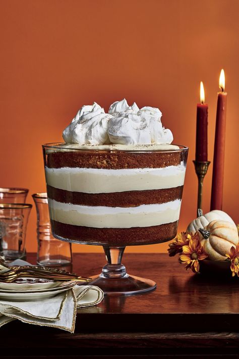 Want something big for your Thanksgiving dessert buffet? This layered trifle recipe is a showstopper. Spice Cake Trifle, Cake Trifle, Spice Cakes, Apple Spice Cake, Spice Cake Recipes, Trifle Dish, Cake Mug, Apple Spice, Trifle Desserts