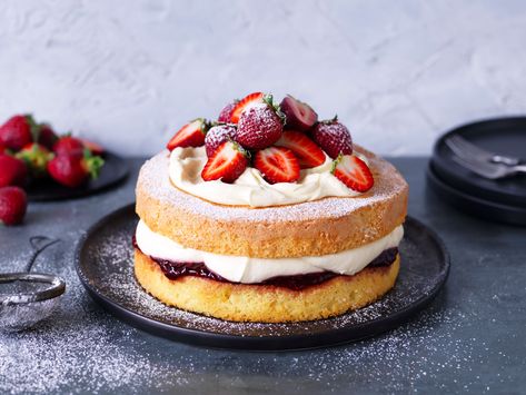 Check out 11 easy tips for a fluffy sponge cake on myfoodbook Easy Sponge Cake, Cake With Jam, Easy Sponge Cake Recipe, Popular Pies, Sponge Recipe, Easy Jam, Sponge Cake Recipe, Vanilla Sponge Cake, Australia Food