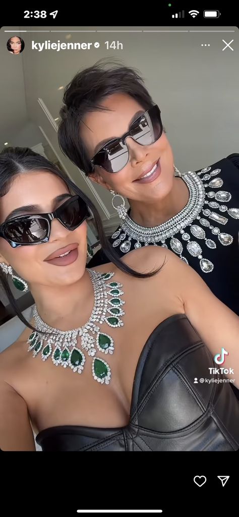 Kris Jenner Sunglasses, Kylie Jenner And Kris Jenner, Kylie Cosmetics Collection, Leather Dress Fashion, Kardashian Collection, Keeping Up With The Kardashian, Mommy And Daughter, Kloe Kardashian, Kylie Jenner Lipstick