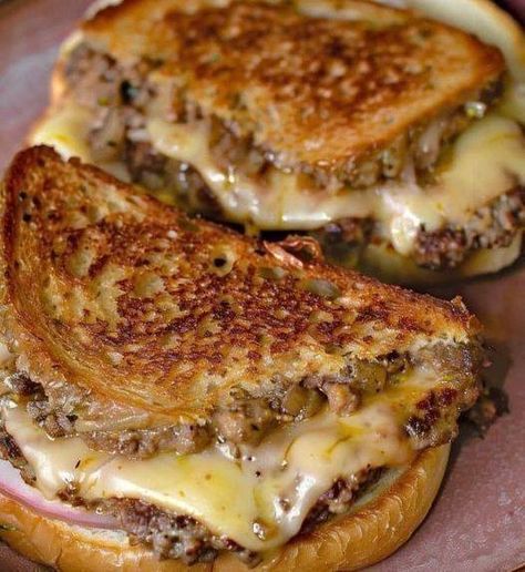 Weight Watchers Recipes and Tips Patty Melts With Secret Sauce, Secret Sauce Recipe, Grandma Cooking, Patty Melt, Food Babe, Secret Sauce, Easy Family Meals, Food Obsession, Weight Watchers Meals