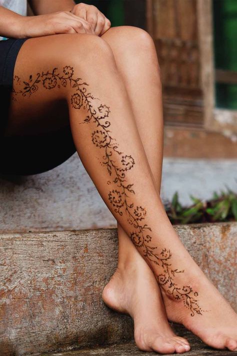 Back Thigh Tattoo, Henna Tattoo Arm, Leg Henna Tattoo, Henna Leg Tattoo, Henna Tattoo Foot, Thigh Henna, Leg Henna Designs, Henne Tattoo, Unique Henna