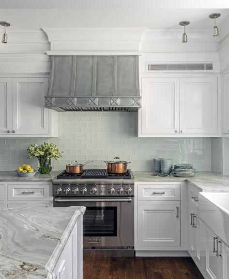 Aqua Backsplash, Kitchen Backsplash Tile Designs, Sophisticated Kitchen, Backsplash Tile Design, Blue Glass Tile, Replacing Kitchen Countertops, Refacing Kitchen Cabinets, White Shaker Cabinets, Modern Ideas