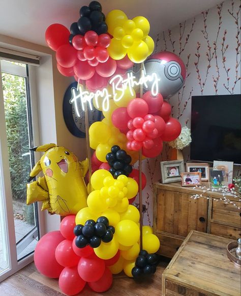 Pikachu Balloon Garland, Pokémon Ballon Arch, Pikachu Balloon Arch, Pokemon Party Ideas Decoration, Pokemon Balloon Bouquet, Pokémon Balloon Arch, Pokemon Balloon Arch, Pokemon Balloon Garland, Pokémon Balloons