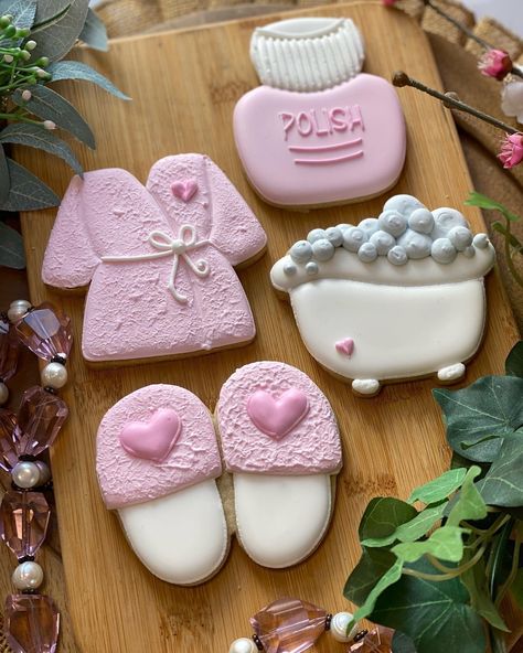 Spa Day Cookies Decorated, Spa Themed Cookies, Spa Day Cookies, Girly Cookies Decorated, Spa Cookies Decorated, Spa Themed Birthday Cake, Spa Birthday Cake, Spa Cookies, Spa Cake