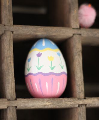 Painted Egg Designs, Painting Easter Eggs Ideas Simple, Wooden Egg Painting Ideas, Painted Wooden Easter Eggs, Easter Egg Painting Ideas Simple, Painting Eggs Ideas, Easy Egg Painting Ideas, Egg Painting Ideas Art, Painting Easter Eggs Ideas