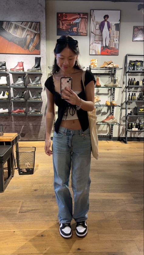 White Low Rise Jeans, Nike Dunks Outfit Woman, Dunk Low Outfit Women, Dunks Black, Nike Dunks Outfit, Dunks Outfit Woman, Dunk Outfits, Dunk Outfit, Kiss Outfits