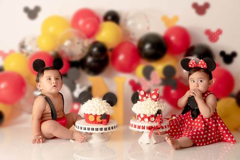 Cake Mickey Mouse, Themed Cake Smash, Disney Themed Cakes, Mickey 1st Birthdays, Minnie Mouse Birthday Decorations, Twins Cake, Twins First Birthday, Newborn Photography Studio, Luxury Photography