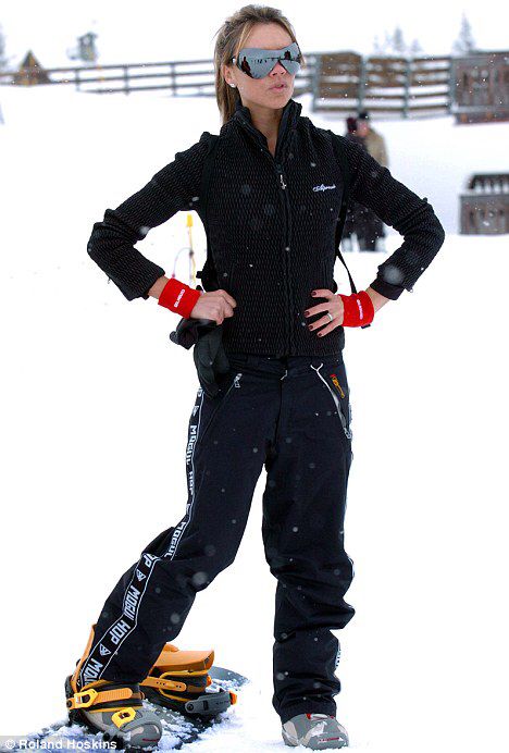 Victoria Beckham...love her ski outfits Ski Outfit For Women, Sports Wear Fashion, Snowboarding Style, Ski Outfit, Snow Outfit, Snowboarding Outfit, Ski Fashion, Skiing Outfit, Snow Pants