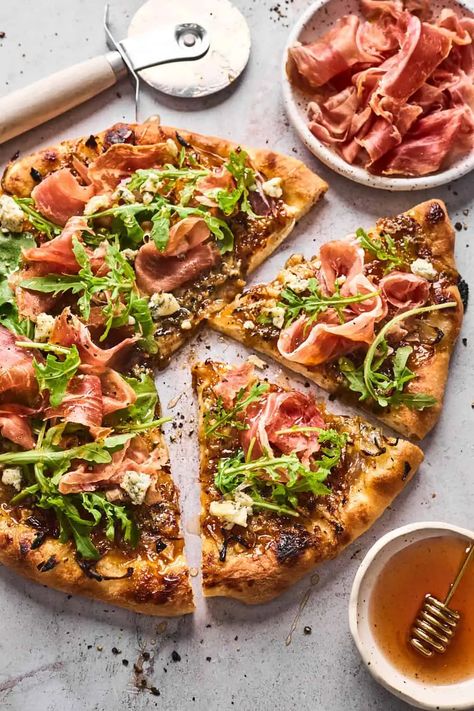 Easy Grilled Pizza Pizza With Hot Honey, Memorial Day Grilling, Fig Prosciutto, Gorgonzola Pizza, Fig Pizza, Pizza Dough From Scratch, Honey Pizza, Pizza Gourmet, Arugula Pizza