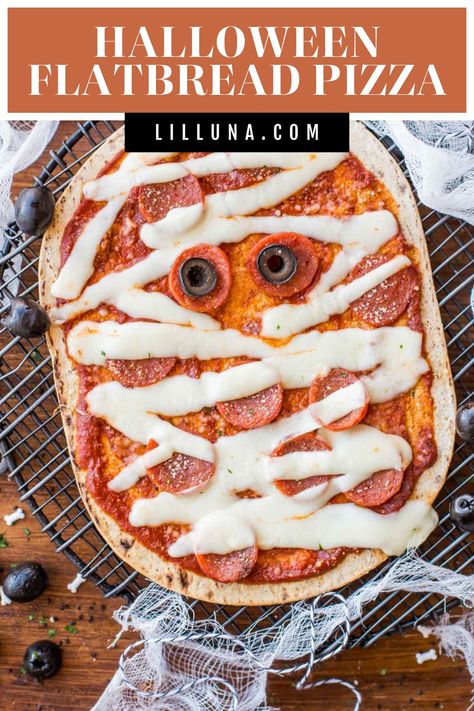 Halloween Flatbread Pizza is EASY, kid-friendly, and perfect for Halloween! They take 10 minutes to make and are completely customizable!! #flatbreadhalloweenrecipes #kidfriendlyhalloweenflatbreadrecipes #flatbread #halloween #halloweenkidfood Halloween Flatbread, Halloween Flatbread Pizza, Fall Flatbread, Hot Honey Flatbread Pizza, Spooky Halloween Dishes, Halloween Skull Pizza, Halloween Skull Pizzas, Dessert Pizza Recipes, Flatbread Pizza Recipes