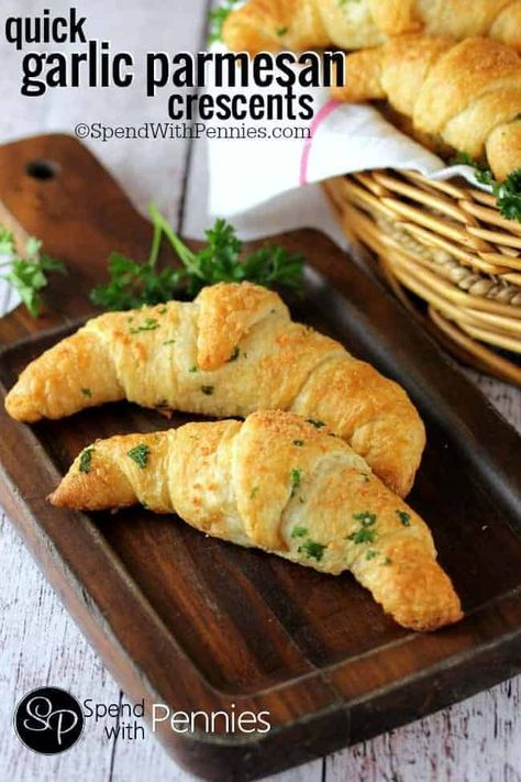 Quick Garlic Parmesan Crescent Rolls - Spend With Pennies Crescent Roll Recipes Appetizers, Crescent Roll Dough Recipes, Pillsbury Crescent Recipes, Pillsbury Crescent Roll Recipes, Roll Dough Recipe, Homemade Crescent Rolls, Pillsbury Crescent, Make Garlic Bread, Crescent Recipes