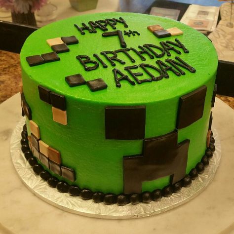 Simple Minecraft Cake, Minecraft Cake Easy Simple, Lego Pasta, Mr Bean Cake, Minecraft Cake Designs, Diy Minecraft Birthday Party, Roblox Birthday Cake, Minecraft Bday, Minecraft Birthday Cake