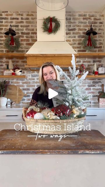 Christmas Island Centerpiece, Island Centerpiece Christmas, Diy Christmas Island Centerpiece, Kitchen Island Christmas Centerpiece, Christmas Island Centerpiece Ideas, Kitchen Island Christmas Decor Ideas, Island Centerpiece Ideas, Christmas Island, Christmas Kitchen