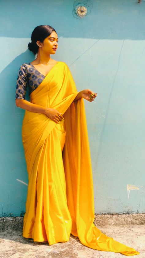 Plain Yellow Saree, Saree For Graduation, Haldi Looks, Mustard Yellow Outfit, Haldi Outfit, Saree Looks, Full Sleeve Blouse, Saree Floral, Sari Dress