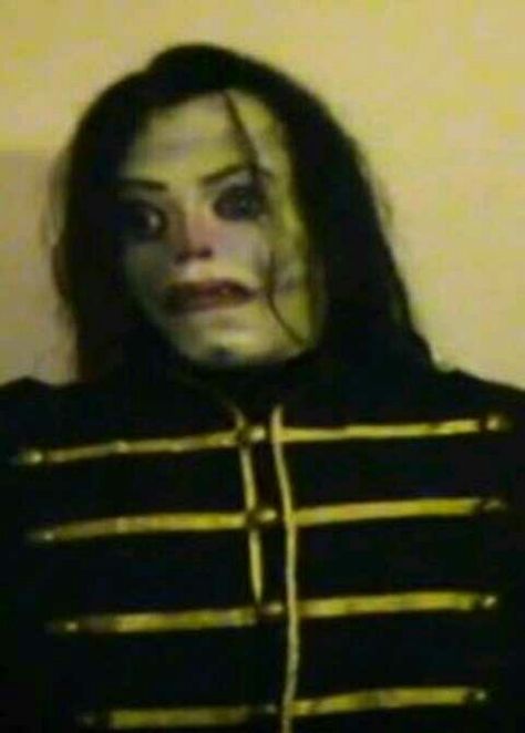 Michael Jackson Scary Picture, Scary Michael Jackson, Michael Jackson Cursed, Hee Hee Michael Jackson, Michael Jackson Icons, Michael Jackson Meme, Phobia Words, Scary Photos, Hee Man