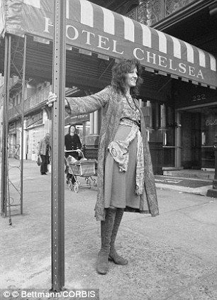 Australian author Germaine Greer outside of the Chelsea Hotel where she was stayed in 1971 Victoria Cohen, Hotel Chelsea Nyc, Hotel Chelsea, Germaine Greer, Chelsea Nyc, New York Buildings, Ny Hotel, Chelsea Hotel, Sid Vicious