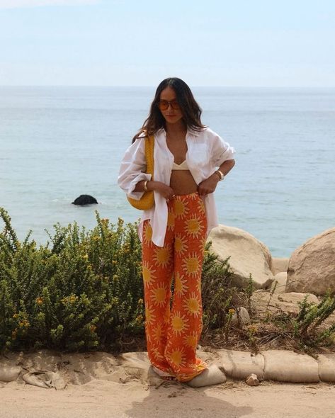 JULIE SARIÑANA (@sincerelyjules) • Instagram photos and videos Hawaii Outfits Colorful, Bali Style Outfits, Outfit Ideas For Spain Vacation, Orange Pants Outfit Summer, Bali Looks, Colombia Outfits What To Wear, Beach Vacation Outfits Aesthetic, 70s Beach Aesthetic, Funky Summer Outfits