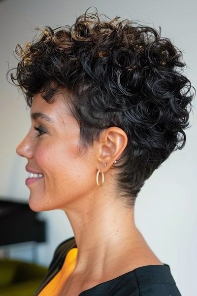 Curly Tapered Pixie Short Hairstyle For Women Over 40. Curlie Pixie, Permed Hairstyles Short, Pixie Cut For Curly Hair, Chemo Curls, Haircut Ideas Brown Hair, Short Curly Hair Styles, Tapered Pixie, Haircut For Face Shape, Curly Pixie Hairstyles