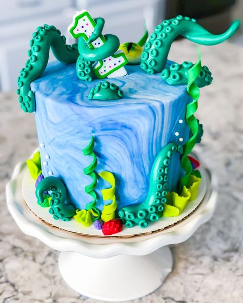 Tkale Ribble on Instagram: “Flash back Friday to one of my favorite cakes! I can’t wait to do another kraken/octopus/sea monster cake! Putting all the suckers on the…” Kraken Party Ideas, Teenage Kraken Cake, Sea Monster Party Ideas, Teenage Kraken Birthday Party, Kraken Birthday Cake, Sea Monster Cake, Sea Beast Cake, Sea Monster Party, Sea Monster Birthday Party