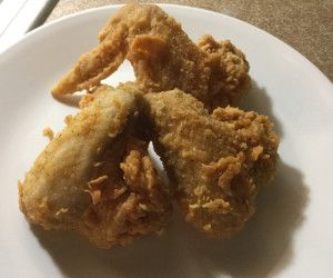 Southern Fried Chicken-Paula Deen Paula Deen Fried Chicken, Southern Recipes Dinner, Fried Chicken Recipe Southern, Southern Dinner, Southern Recipes Desserts, Deep South Dish, Southern Recipes Soul Food, Southern Fried Chicken, Meat Dinners