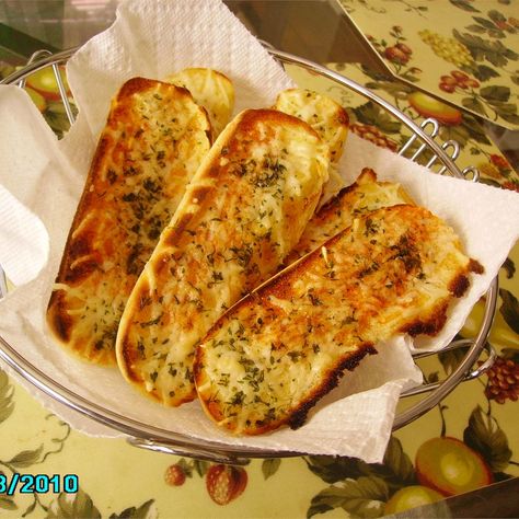 Cream Cornbread, Garlic Breadsticks Recipe, Sour Cream Cornbread, Breadsticks Recipe, Make Garlic Bread, Bread Sticks Recipe, Garlic Breadsticks, Creamed Corn, Breadsticks