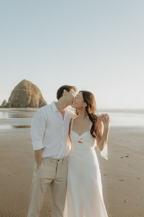 valerie_and_joon_cannon_beach 22 Beach Outfit Couple Photo Ideas, Bali Engagement Photoshoot, Prenup Photoshoot Ideas Philippines Beach, Prewed Beach Photo Ideas, Korean Beach Wedding, Beach Prenup Outfit, Beach Prenup Ideas Outfits, Beach Proposal Outfits, Beach Outfit Couple