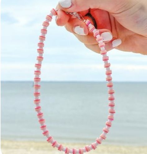 Pink Beaded Accessories, Beaded Chocker Ideas, Summer Beaded Jewelry, Anklets To Make, Diy Choker Necklace, Collar Rosa, Diy Wire Jewelry Rings, Clay Bead Necklace, Preppy Bracelets