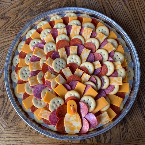 Cheese And Cracker Thanksgiving Tray, Meat And Cheese Thanksgiving Tray, Cheese And Cracker Turkey Tray, Crackers Cheese And Meat, Meat And Cheese Tray Ideas Thanksgiving, Pepperoni And Salami Charcuterie Board, Thanksgiving Cheese And Crackers, Thanksgiving Cheese And Cracker Tray, Thanksgiving Meat And Cheese Tray