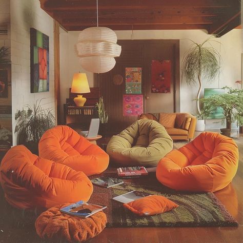 70s Lounge Aesthetic, 70s Couch, Y2k House, 70s Lounge, 1970s Lounge, Retro Room Ideas, 70s Interior Design, 70s House, 70s Interior